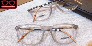Thương hiệu kính Burberry đến từ Anh quốc & họa tiết kẻ